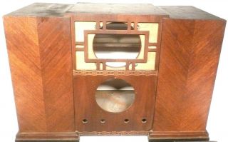 Vintage Montgomery Ward 62 - 217 Battery Tabletop Radio: Wood Shell