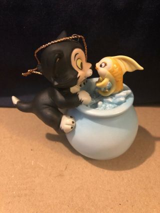 Wdcc Disney Classics Pinocchio " Purrfect Kiss " Figaro & Cleo Ornament Sculpture