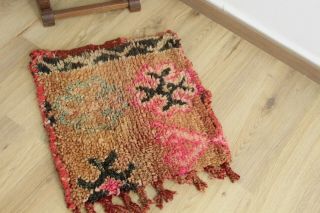 Small Vintage Moroccan Rug Hand Woven By Berber Rug Boujaad 22 / 21 Inches