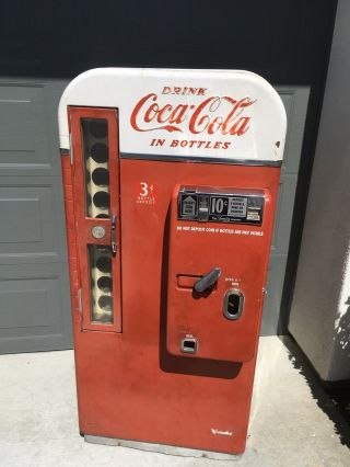 Vendo 81 Coca Cola Coke Soda Machine Gets Ice Cold