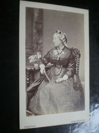 Cdv Old Photograph Woman Book By Dighton At Cheltenham C1860s Ref 512 (9)
