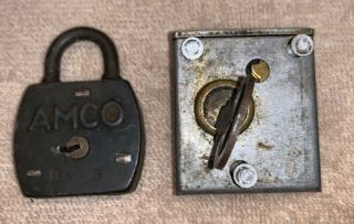 Advance Gumball Machine / Trade Stimulator Lock & Orig Key A - 26,  Amco,  Screws