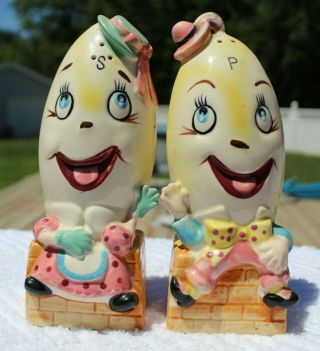 Vintage Jumbo Anthropomorphic Egg Couple Salt And Pepper Shakers - Enesco 52/656