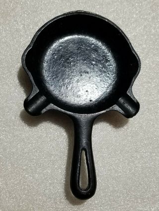 GRISWOLD CAST IRON ASHTRAY.  6 