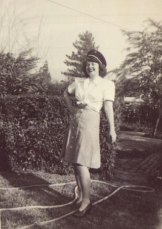 Vintage Old 1945 Photo Of Pretty Girl Woman Wearing Boyfriend 