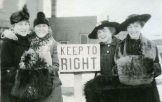 Zz378 Vintage Photo Four Women Fur Muffs " Keep To Right " Sign C Early 1900 