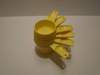 Tupperware Daisy Yellow Measuring Cups Set Of 6