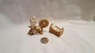 Vintage Arcadia Miniature Spinning Wheel & Bed Salt And Pepper Shakers -