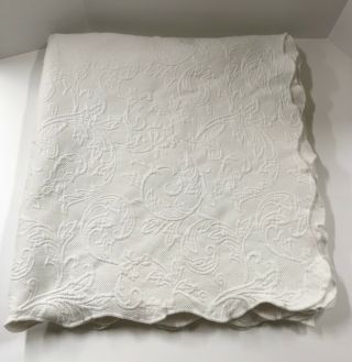 Vtg.  King Size Cream/ivory Matelasse Bedspread Scalloped 100 Cotton 104 " X92 "