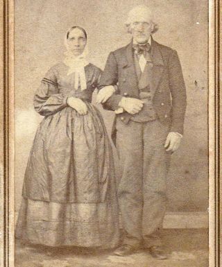 Old Civil War Era Couple - 1860s Cdv Photo W/ Revenue Stamp - Thos.  Cummings