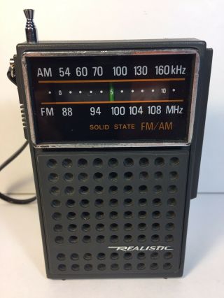 Realistic Am/fm Solid State Transistor Radio Model 12 - 635a (c.  1980)