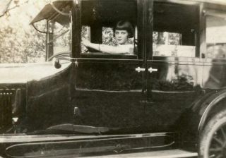 Na116 Vtg Photo Pretty Young Woman Driving Car C 1920 