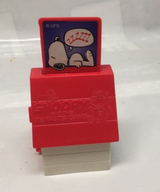 Snoopy And The Peanuts Gang Dog House With 3 Pop Up Pictures
