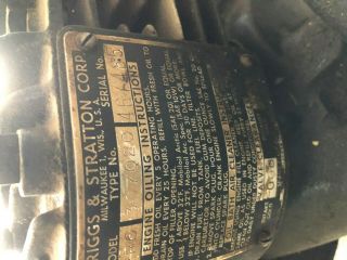 vintage antique briggs & Stratton 8R6 hit miss gas engine 3