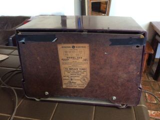 1951 GE model 422 Bakelite Case Tube Table Radio General Electric Mahogany Case 3