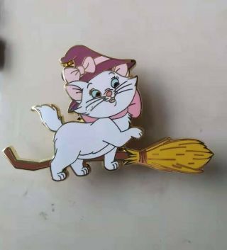 50 0ff Disney Dssh Marie Aristocats Cats On Broom Stick Witch Pin Le300