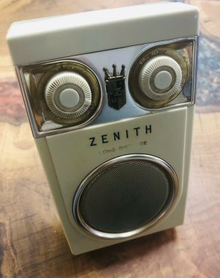 Vintage Zenith Royal 500 " Owl Eyes " Transistor Radio W/ Leather Case.