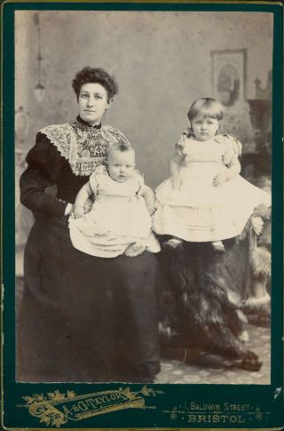 Bristol.  Lady & Children By A & G Taylor.  1 Baldwin Street.  Qh.  510