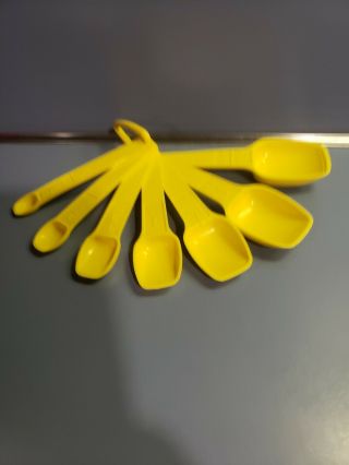 Tupperware Measuring Spoon Set Yellow Please View Photos