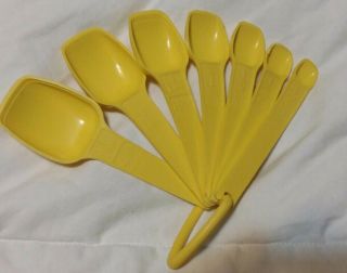 Vintage Tupperware Yellow Complete 7 Pc Set Of Measuring Spoons,  Ring