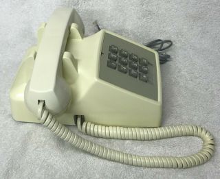 Vintage 1970s WESTERN ELECTRIC 2500D (7 - 71) WHITE PushButton Touch Desktop Phone 3