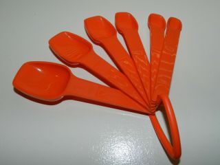 Vintage Tupperware 6 Piece Measuring Spoon Set W/ Ring Harvest Orange
