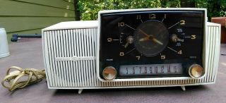 1958 Ge General Electric Cream Tube Clock Am Radio