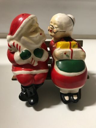 Santa And Mrs Claus Kissing Bench Salt & Pepper Shakers Japan Vintage Christmas