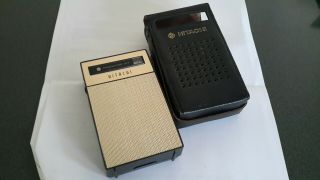 Vintage Hitachi Six Transistor Radio Model Th - 611. ,  In Leather Case