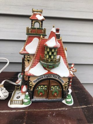 2000 Dept 56 North Pole Village Northern Lights Fire Station Retired Xmas House