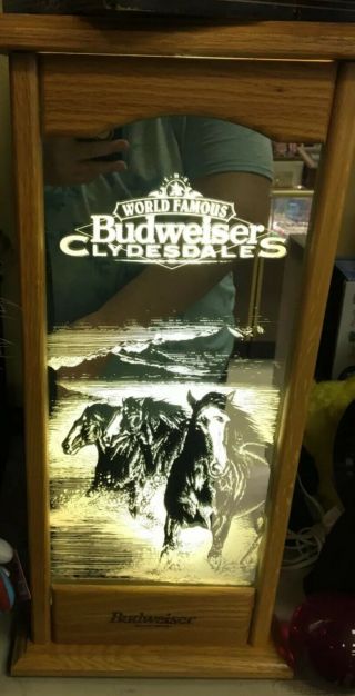 Wood Enclosed Bx W/mirrored Light Picture Of World Famous Budweiser Clydesdales
