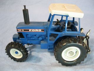 Ford Toy Tractor Model Tw - 5 Ertl 1/32
