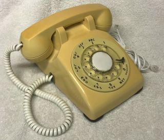 Vintage 1960s Western Electric C/d 500 2 - 63 Butter Yellow Rotary Desktop Phone