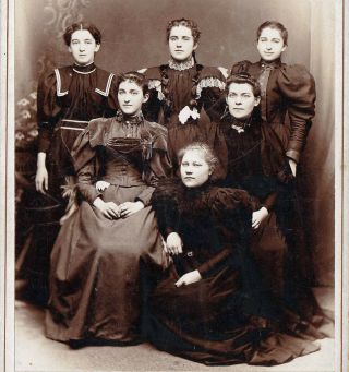 Fashionable Group Of Late - Victorian Women - 1890s Cabinet Photo - Girardville,  Pa