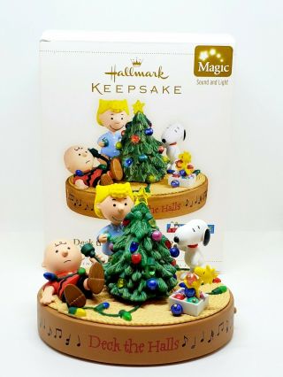 2006 Hallmark Peanuts Christmas Ornament Deck The Halls,  Charlie Brown Qxi6166