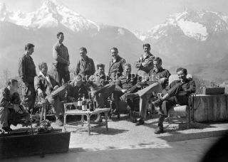 5 X 7 B/w Photo - Dick Winters With Easy Company At Hitler 
