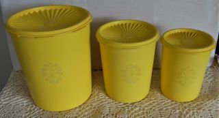 Yellow Tupperware Canisters W/.  Lids Set Of Three 805 - 13 809 - 5 811 - 6 Vgc