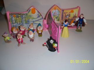 Vintage 1993 Disney/ Mattel Snow White And The Seven Dwarfs Cottage,  Figures.  P