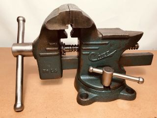 Vintage Chief No.  L4 Green Bench Vise 4 " Jaws Anvil Pipe Jaws & Swivel Base Usa