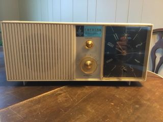 Rare Deco Mid Century Emerson Lifetimer 1 Clock Radio Model G1704b 1960