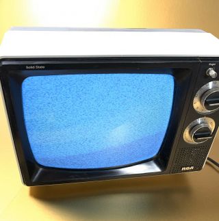 Vintage 1978 Rca 12 " Portable Crt Tv Black And White Ac 120y