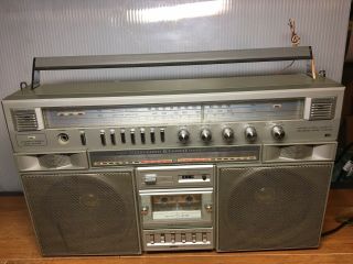 Vintage Realistic Scr - 8 Boombox Radio Cassette Recorder - With Minor Issues