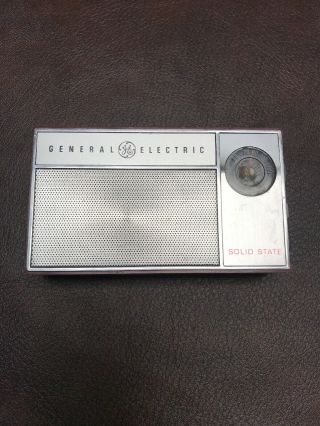 Vintage Red General Electric Ge Solid State Am Transistor Pocket Radio P - 1760