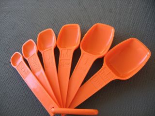 Tupperware Measuring Spoon Set Bright Orange 6 Pc.  With Ring