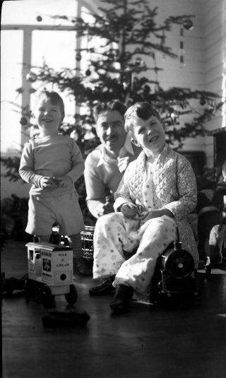 Nj030 Vintage Photo Negative 1930s Jersey Kids Dad Christmas Bordens,  Train