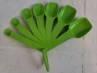 Vintage Apple Green Tupperware Measuring Spoon Set A27