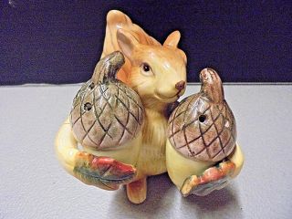 Vintage Salt And Pepper Shakers Squirrel Holding His Nuts Perfect For Cabin