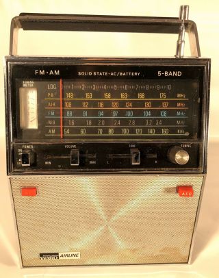 Vintage Montgomery Ward Airline 5 - Band Radio Gen 1461a,  Am,  Fm,  Mb,  Air,  Pb