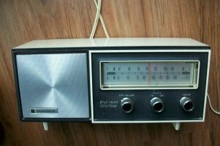 VINTAGE PANASONIC SOLID STATE ELECTRIC RADIO MODEL RE - 6137 FM - AM 2 - BAND EX COND 2