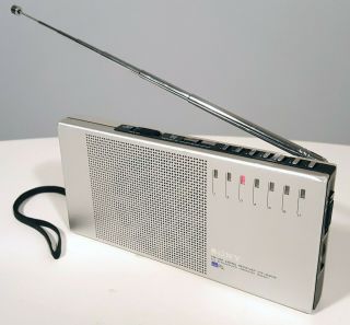 Sony Icf - M20w Am Fm Radio Pll Synthesizer Vintage 1979 Slim Space Age Japan
